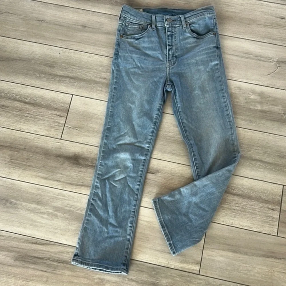 Levi’s premium denim size 26 straight leg ankle jeans